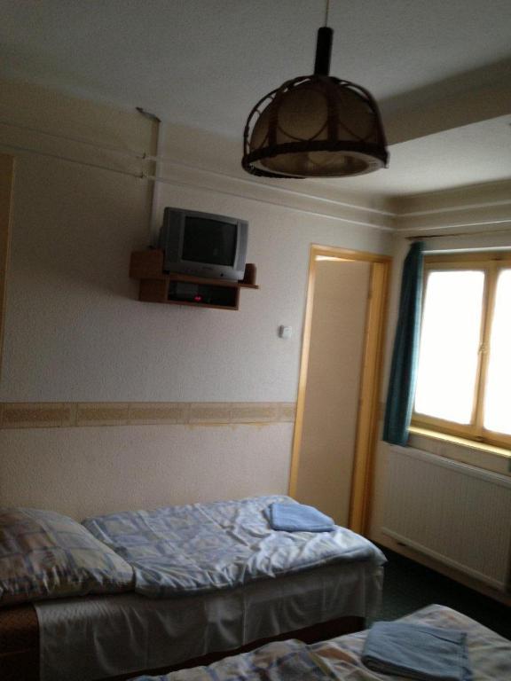 Panorama Panzio Bed & Breakfast Tatabanya Bagian luar foto