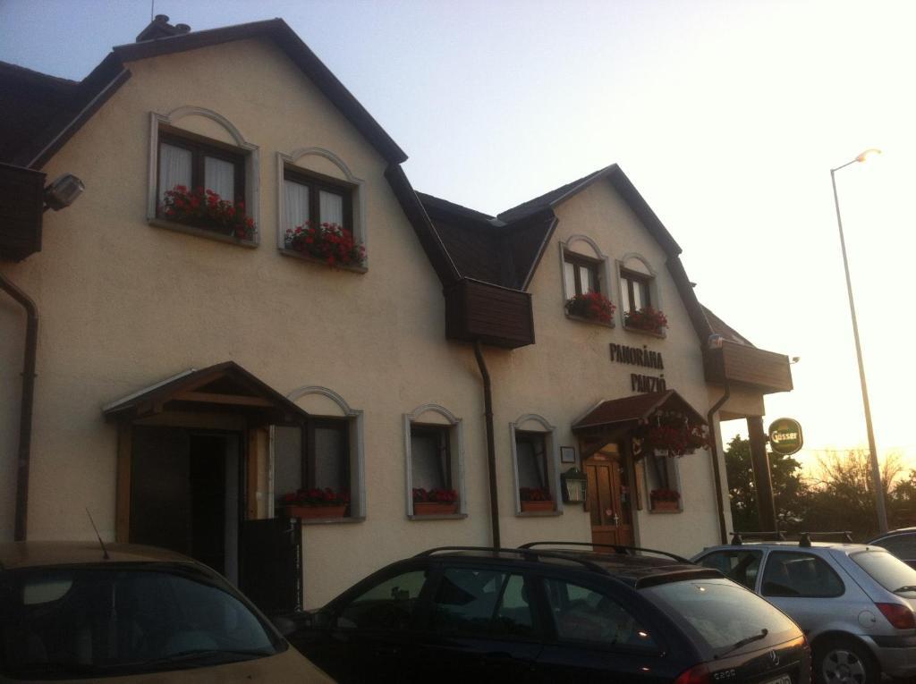 Panorama Panzio Bed & Breakfast Tatabanya Bagian luar foto